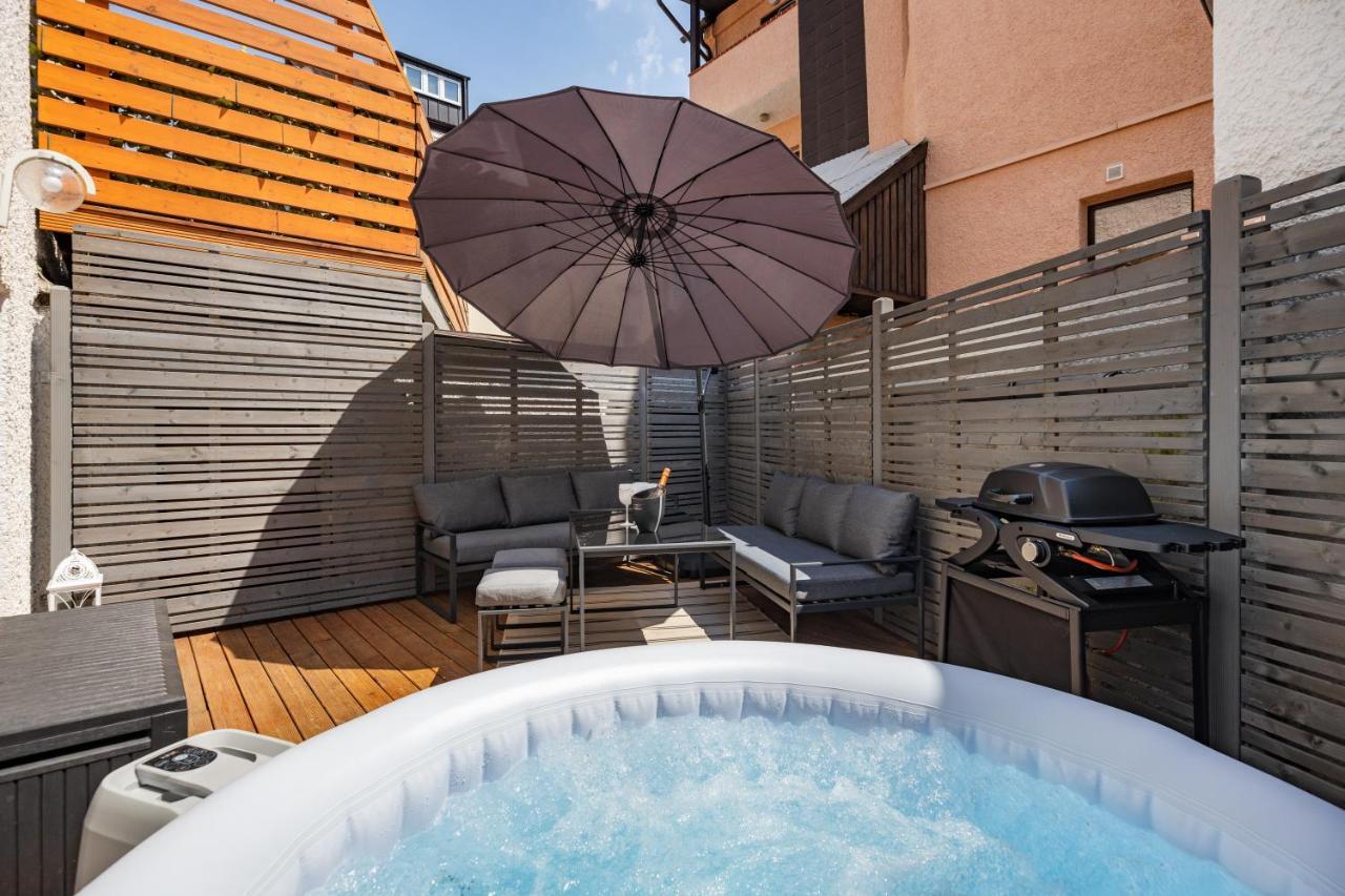 Terrace Apartment With 5 Rooms, Whirlpool And Bbq Augsbourg Extérieur photo